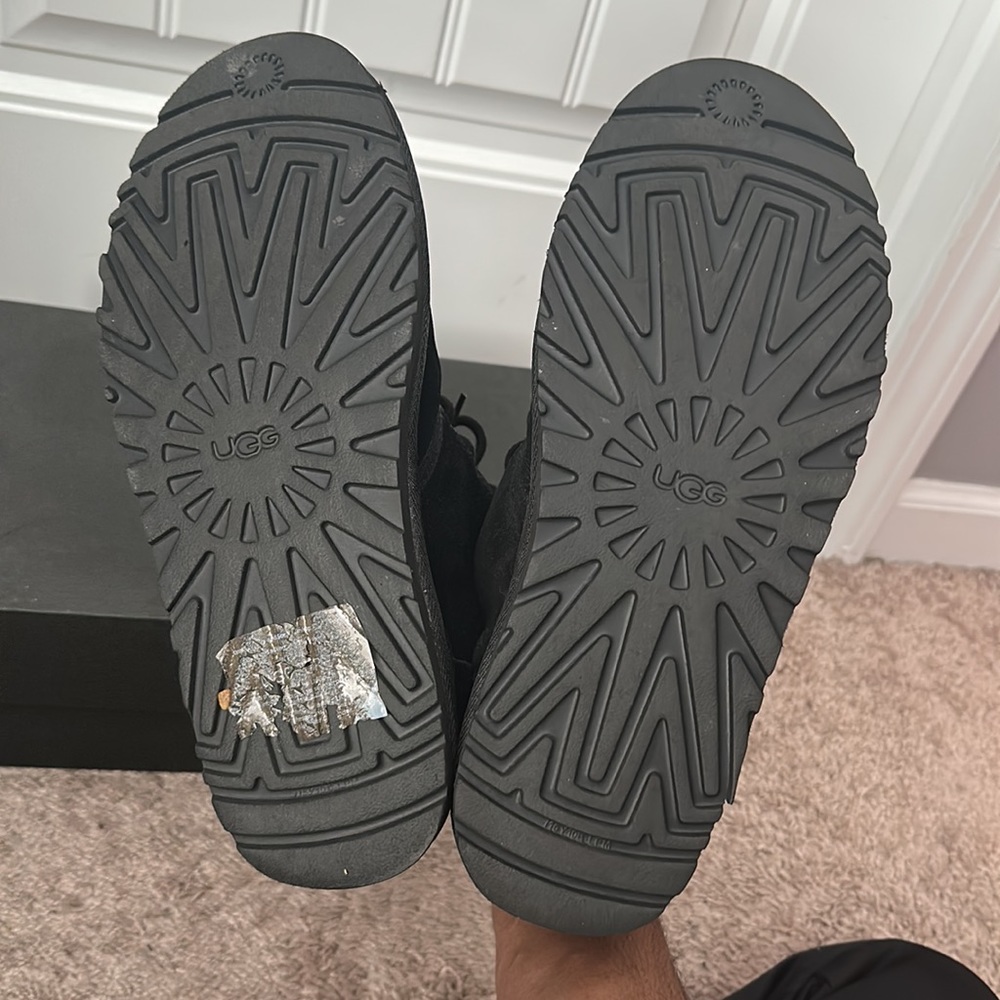 Men’s Uggs - Picture 3 of 4